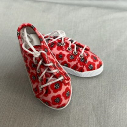 designs by dde sneaks red flowers