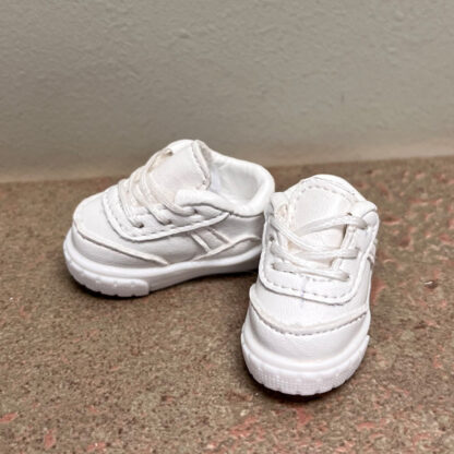 yosd white tennies