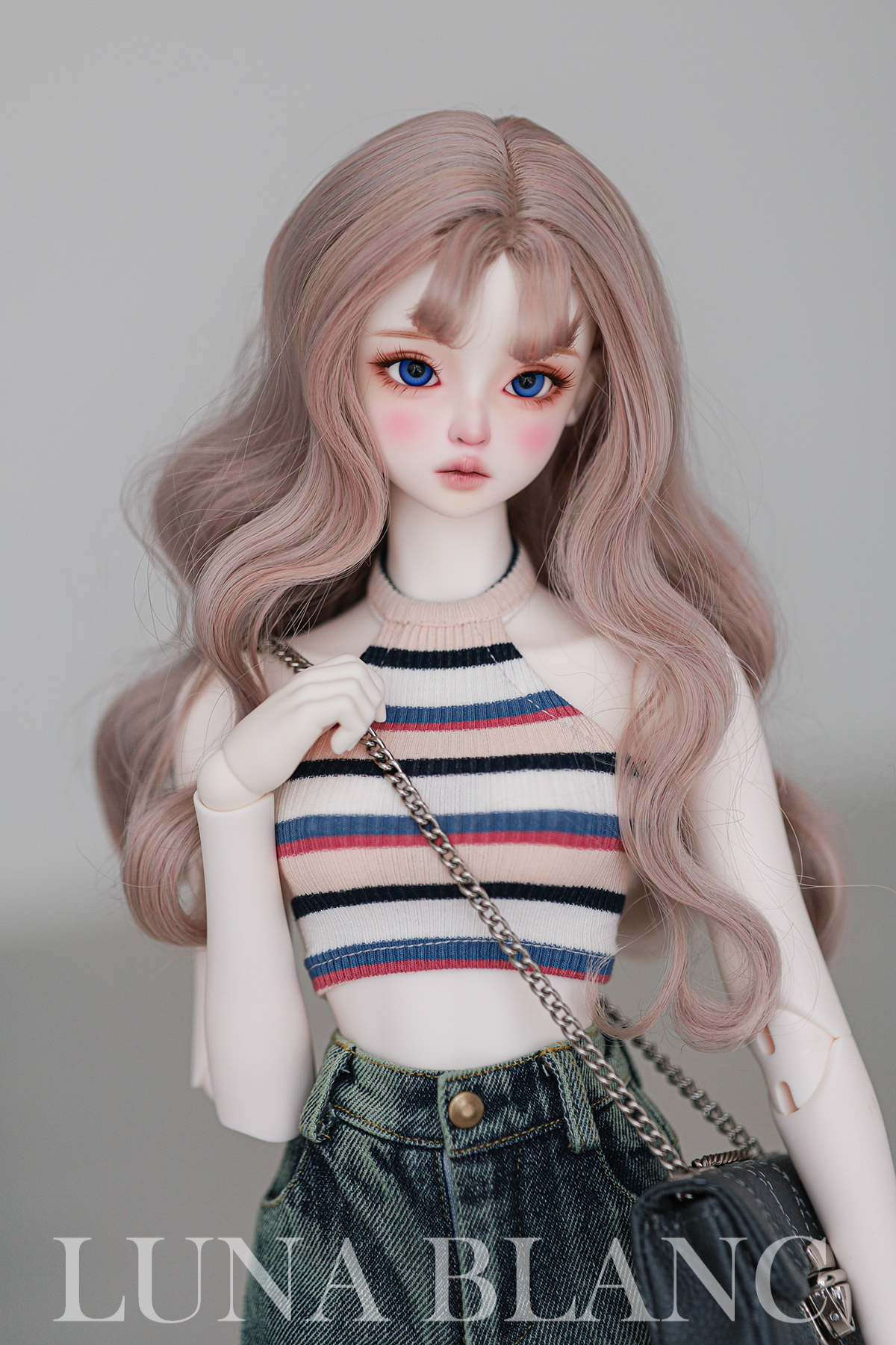 luna blanc daphne
