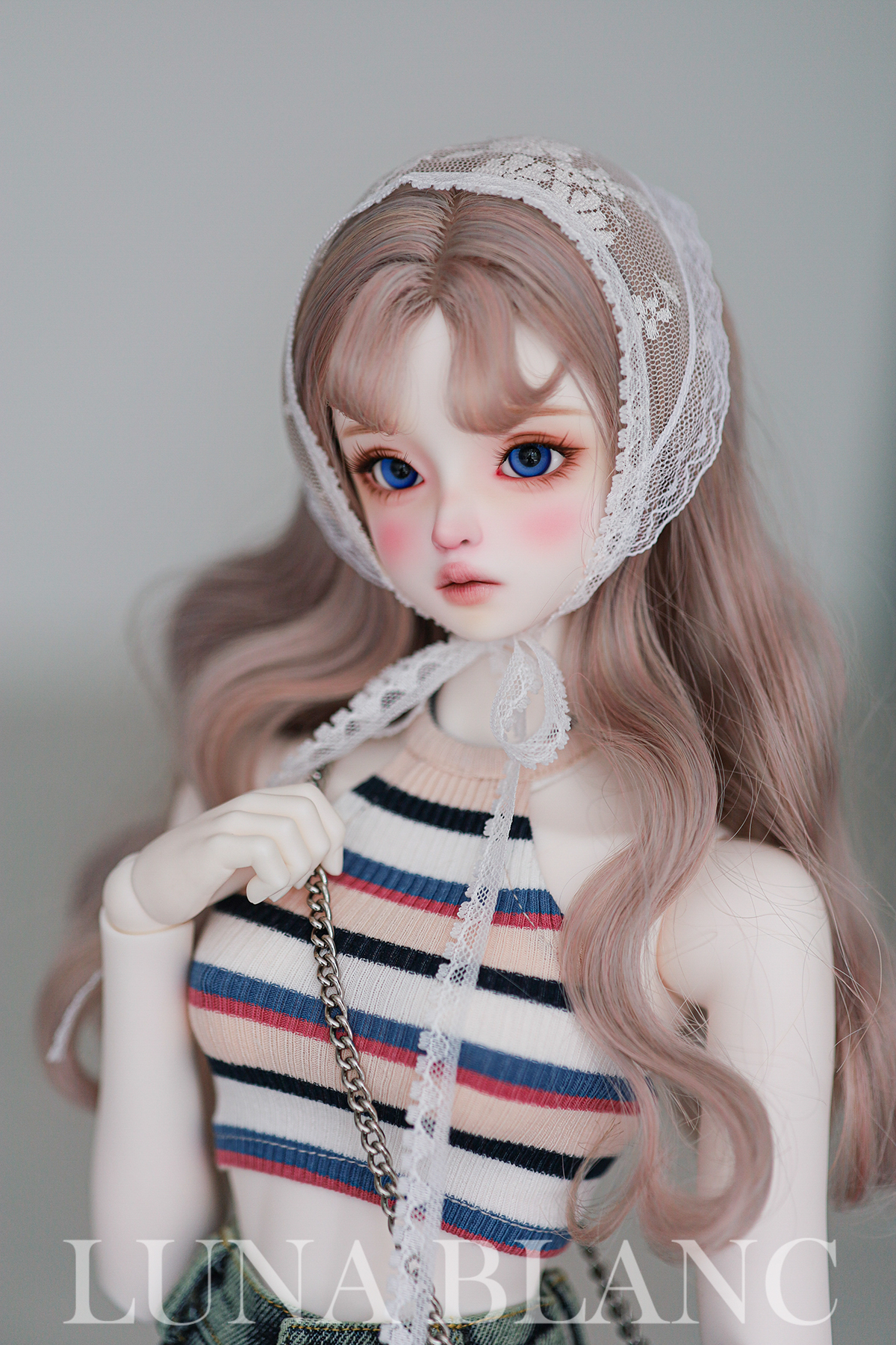 luna blanc daphne