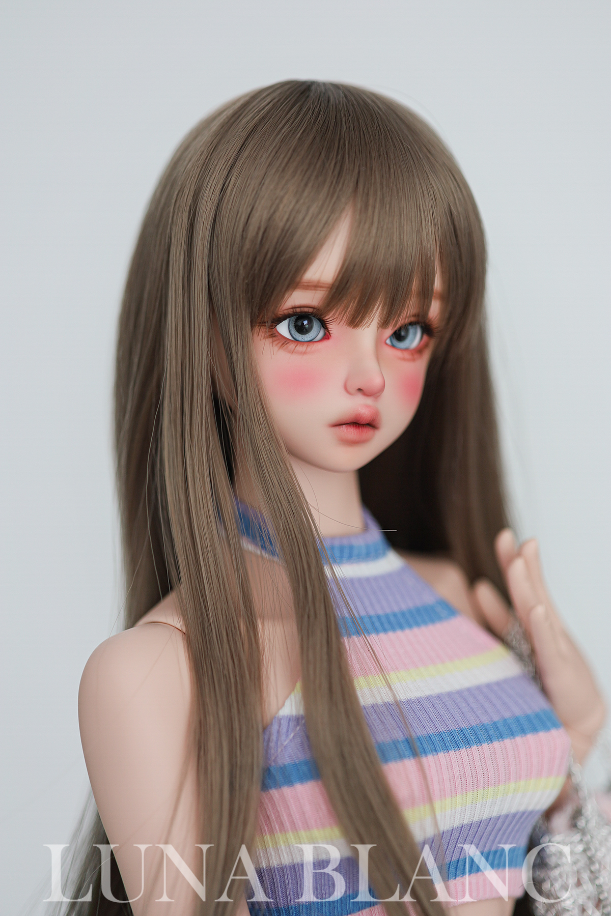 luna blanc daphne