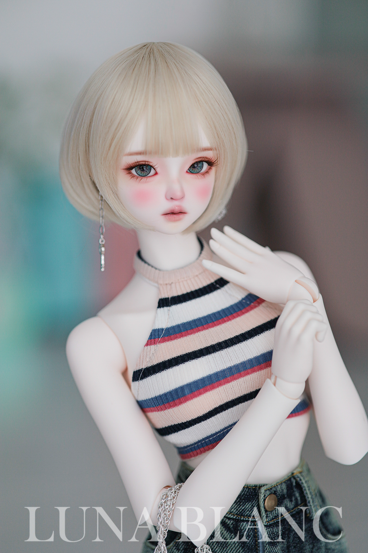 luna blanc daphne