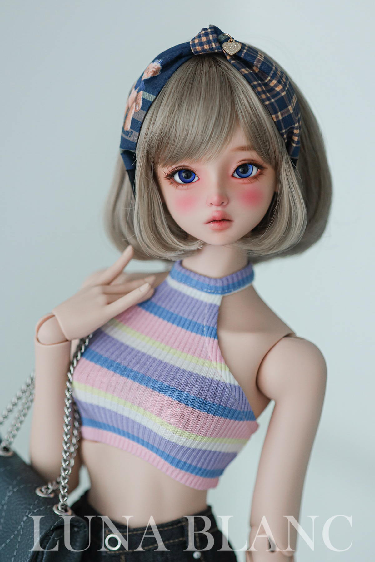 luna blanc daphne