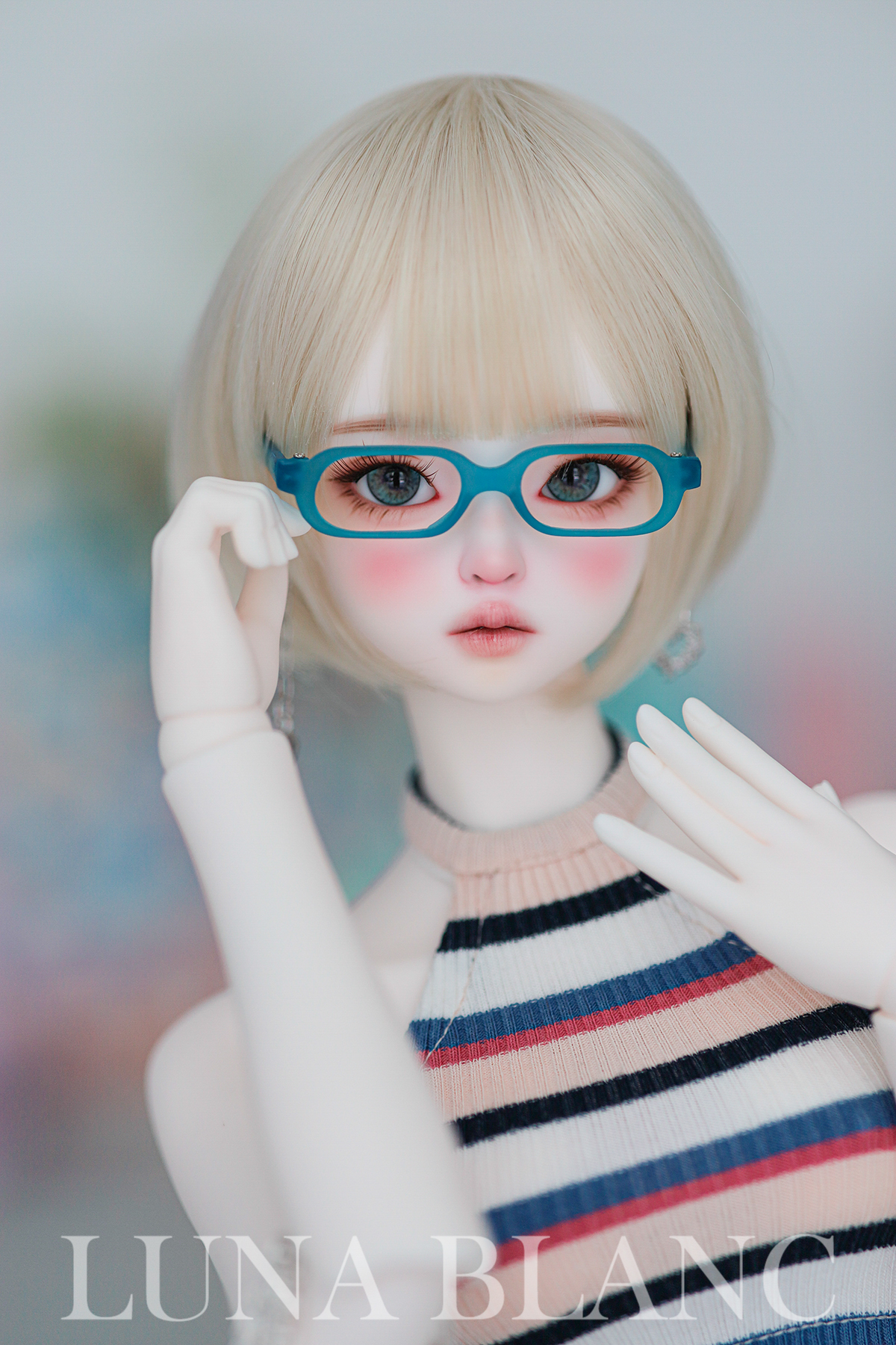 luna blanc daphne