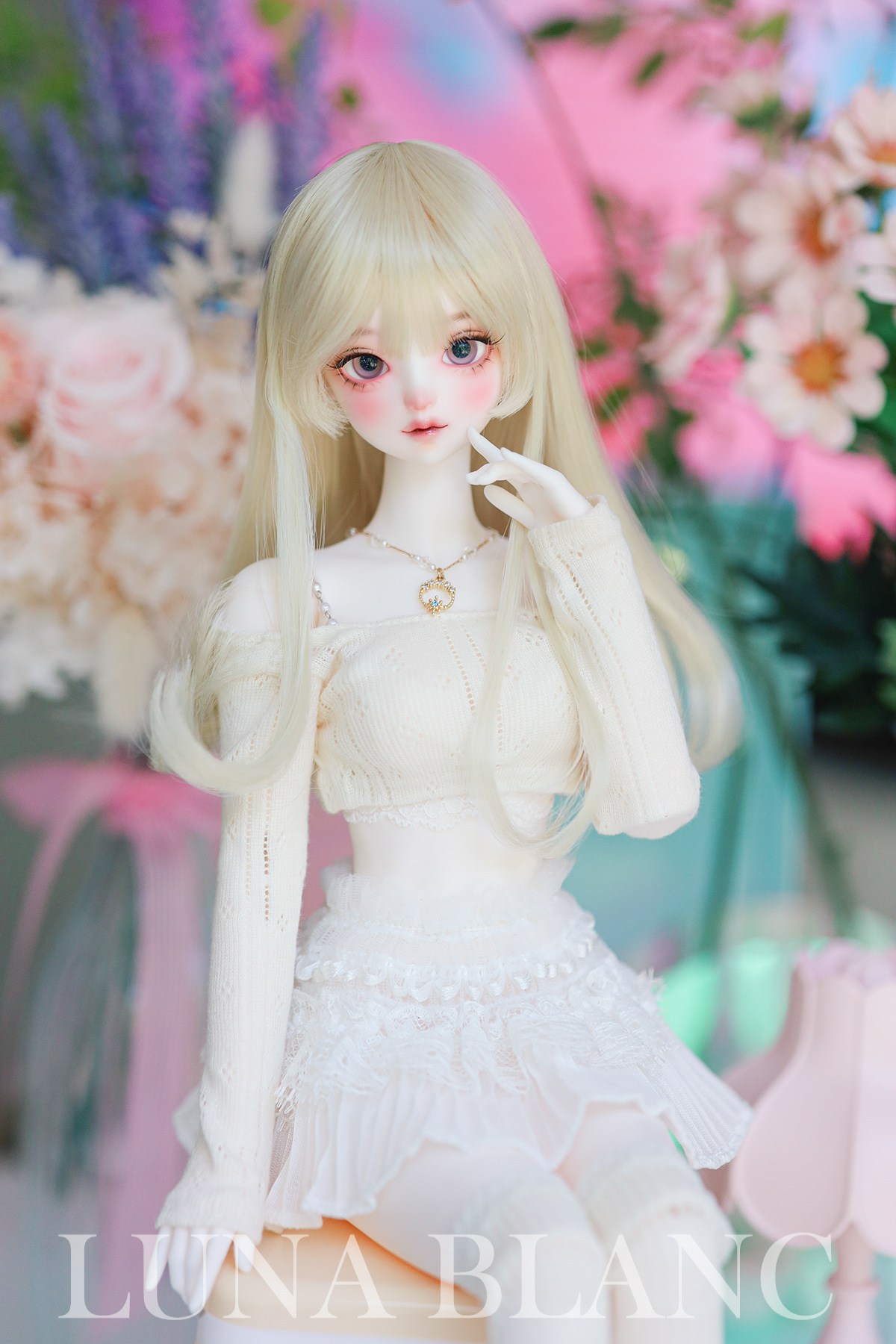 luna blanc maylily