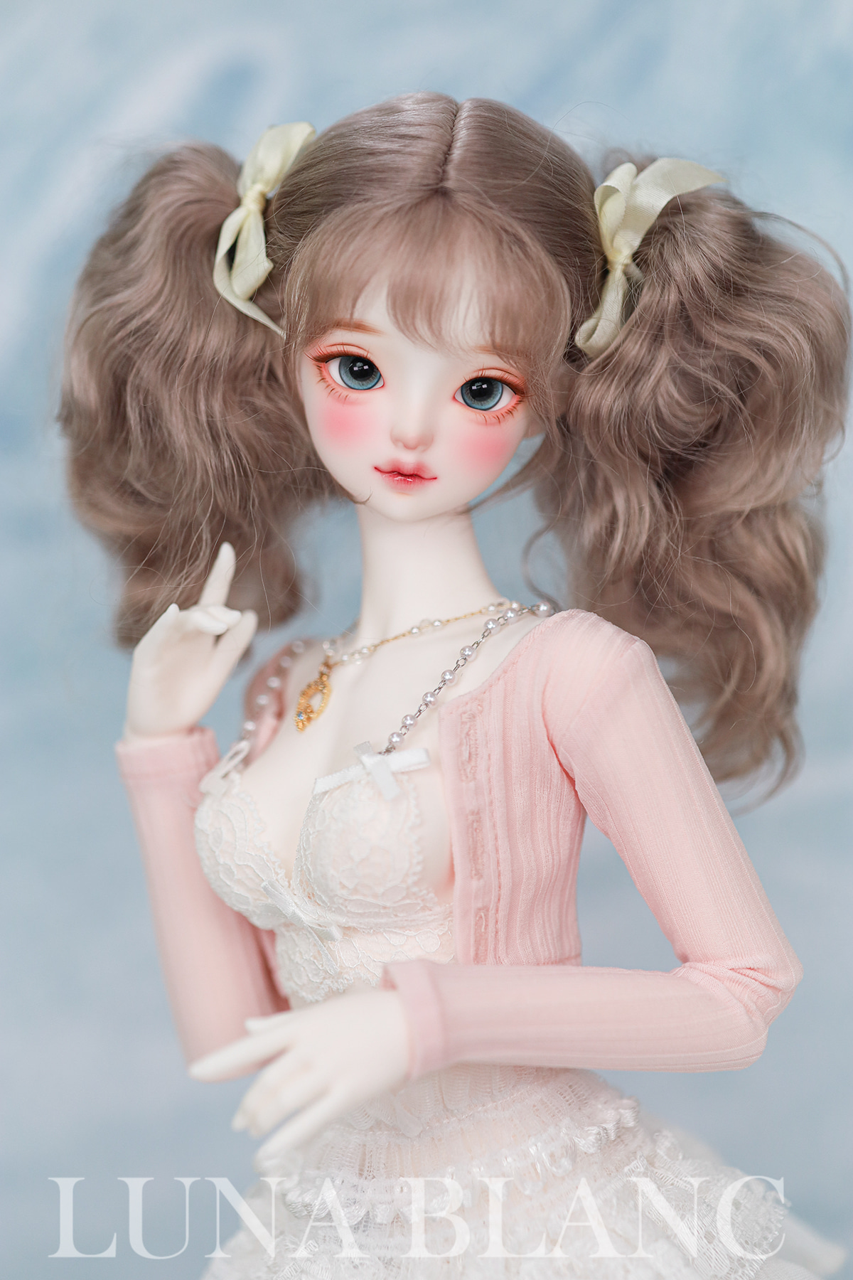 luna blanc maylily