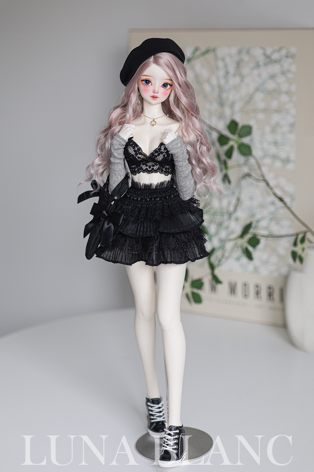 luna blanc serin