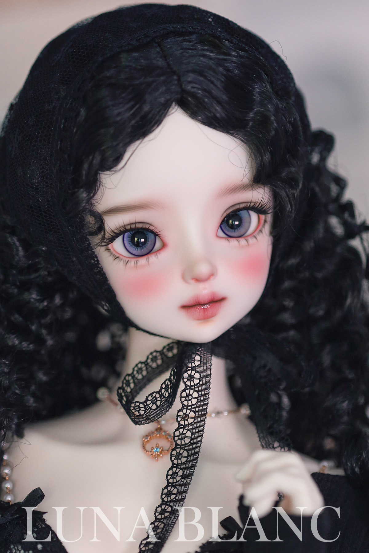 luna blanc serin